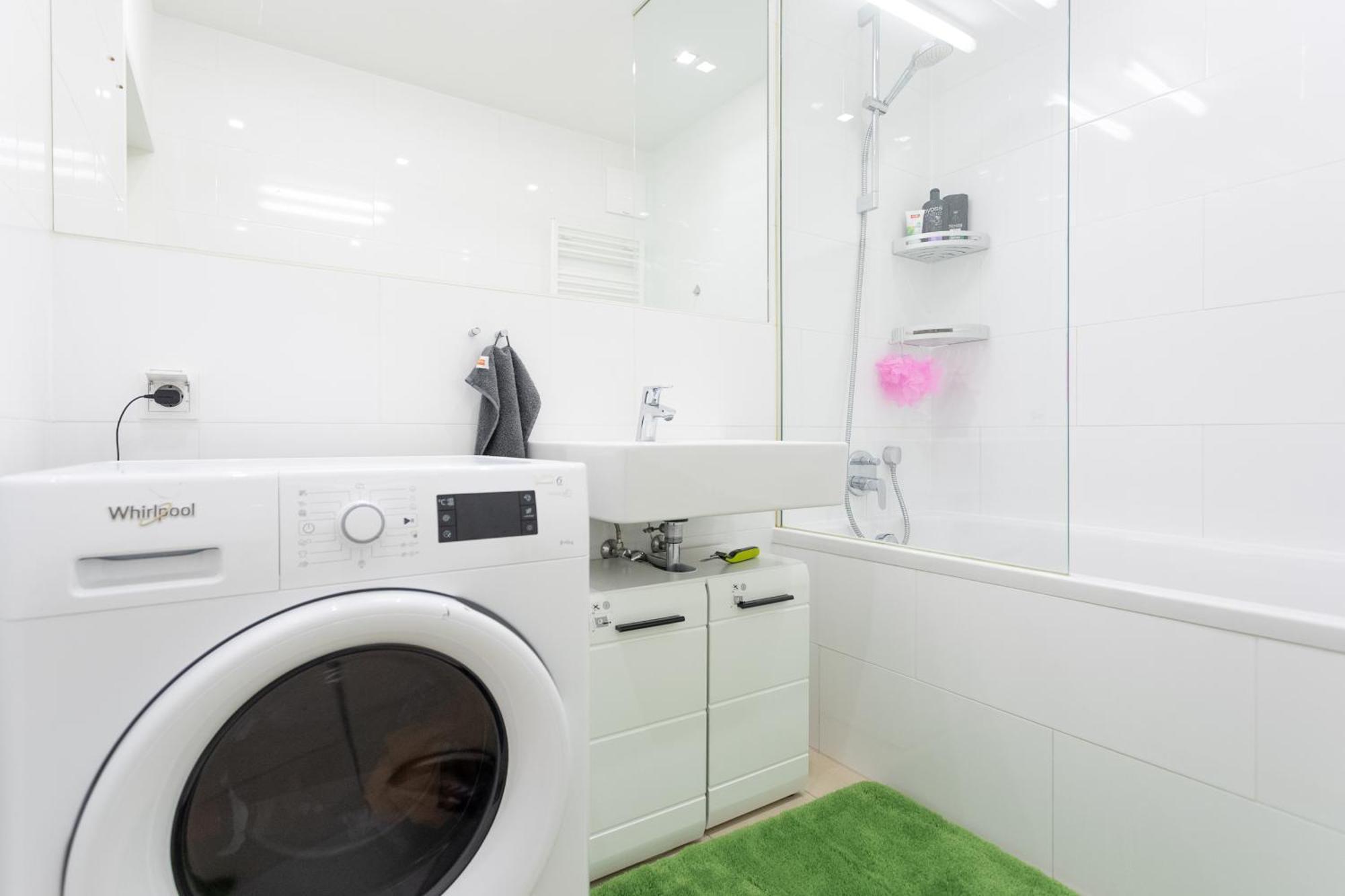 Private Room With Ac- Microwave, Personal Fridge & Metro Access - 7 Min To Center Viyana Dış mekan fotoğraf