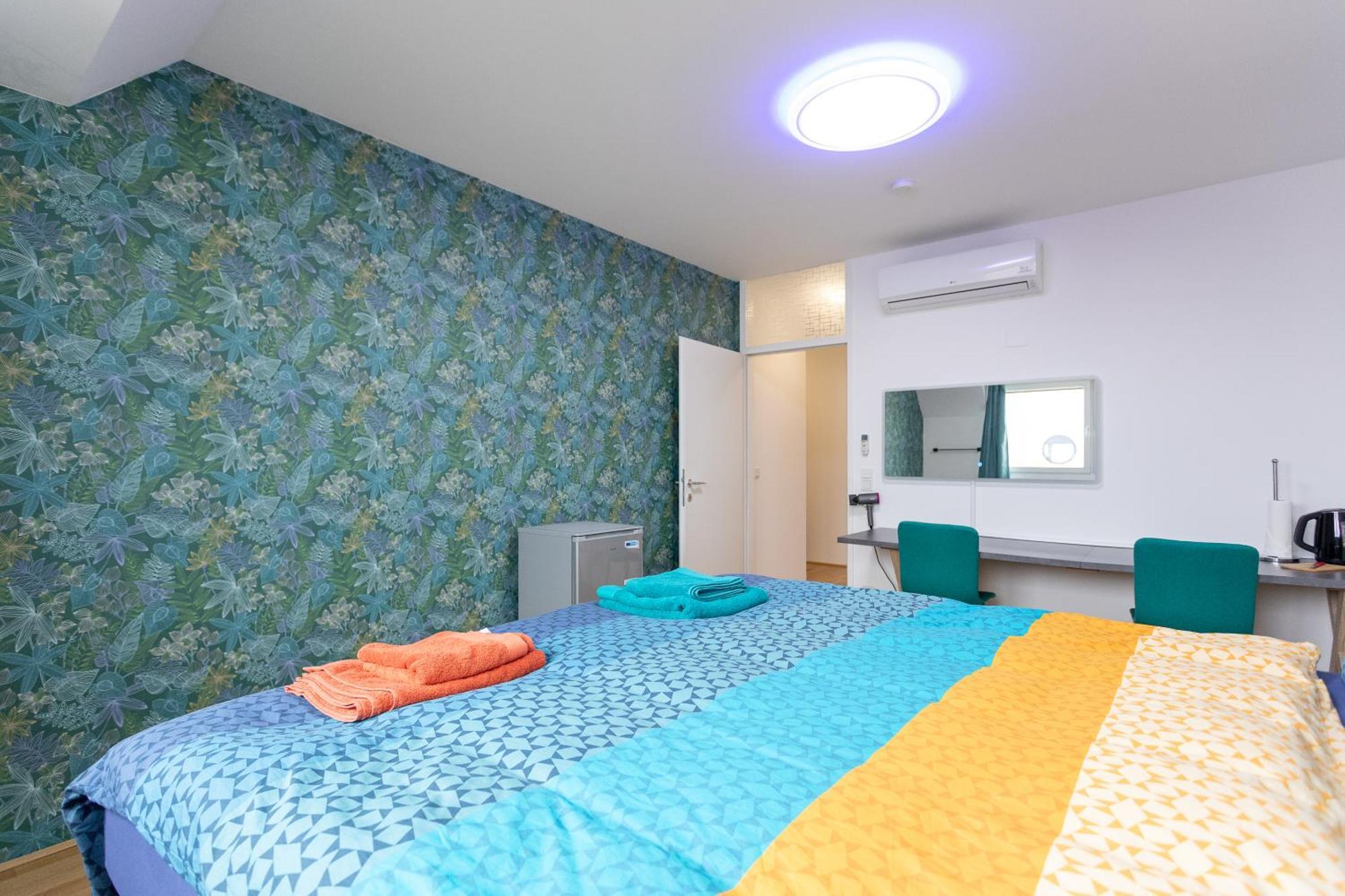Private Room With Ac- Microwave, Personal Fridge & Metro Access - 7 Min To Center Viyana Dış mekan fotoğraf