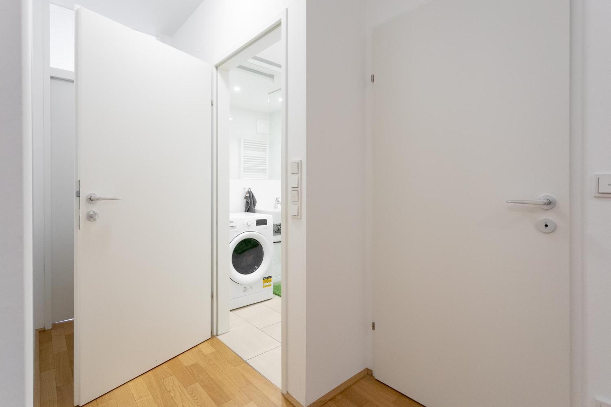 Private Room With Ac- Microwave, Personal Fridge & Metro Access - 7 Min To Center Viyana Dış mekan fotoğraf