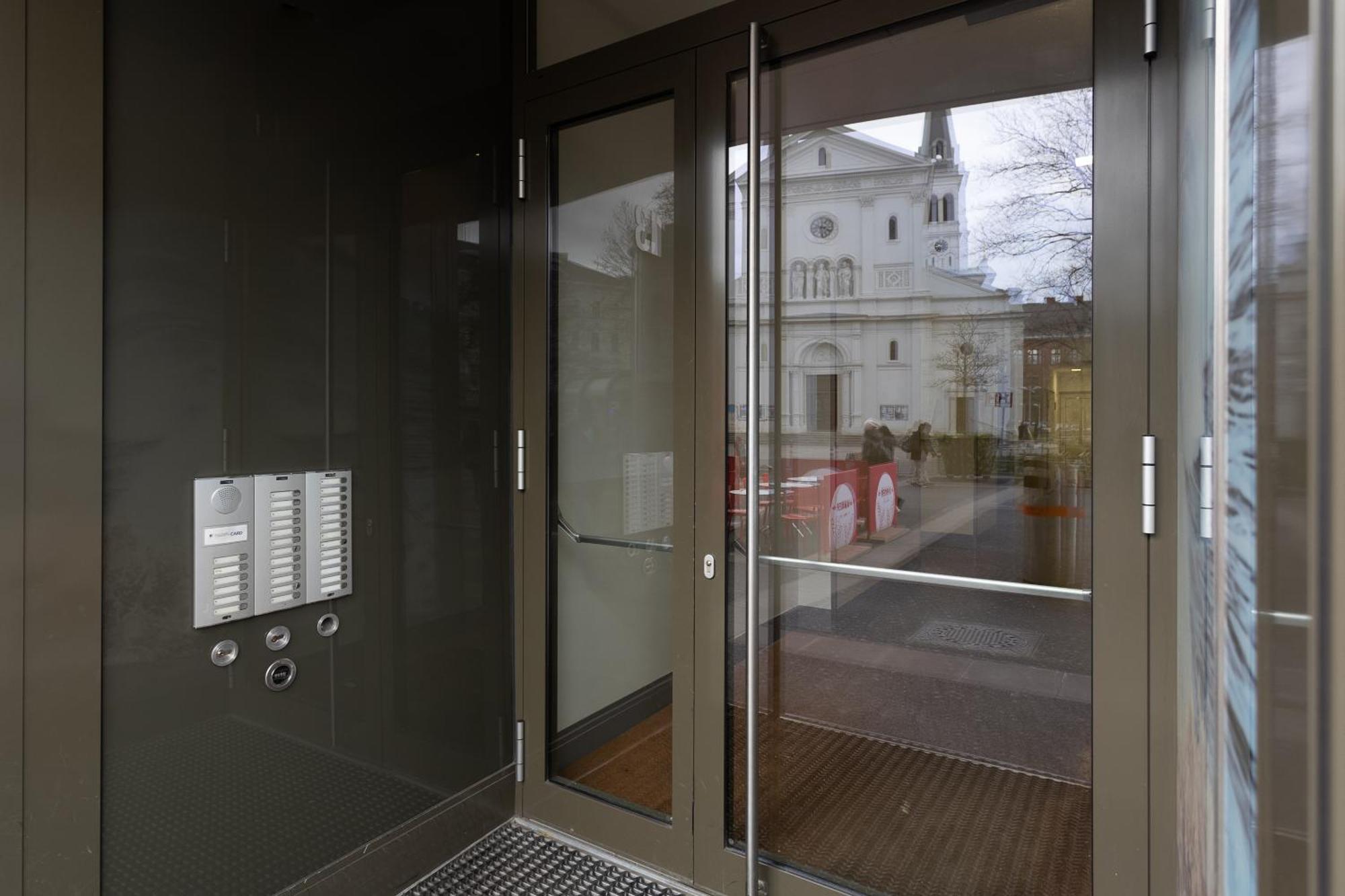 Private Room With Ac- Microwave, Personal Fridge & Metro Access - 7 Min To Center Viyana Dış mekan fotoğraf